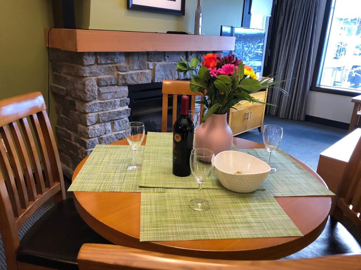 Copperstone Resort - Mountain View 2 Bedroom Condo 캔모어 외부 사진