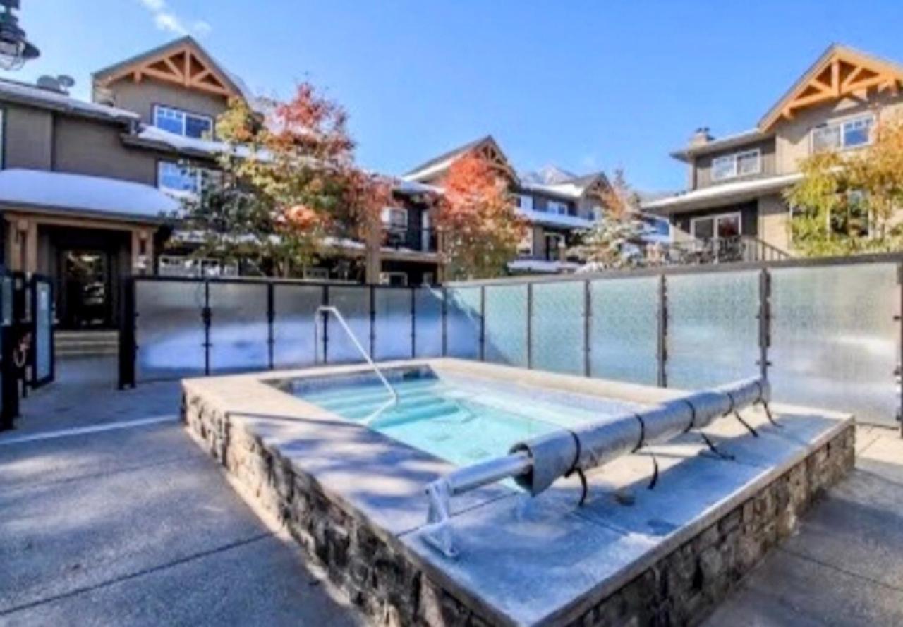 Copperstone Resort - Mountain View 2 Bedroom Condo 캔모어 외부 사진