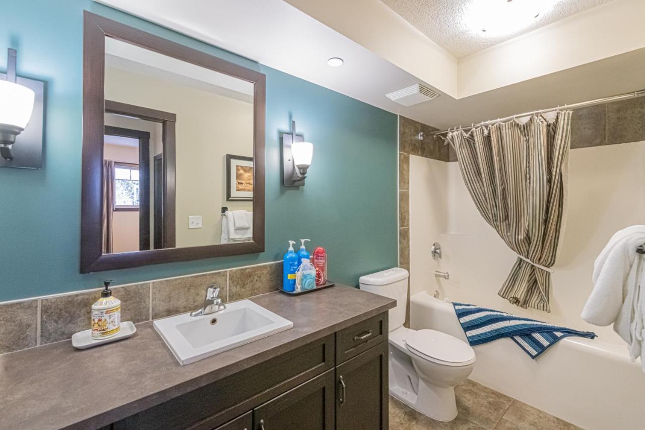 Copperstone Resort - Mountain View 2 Bedroom Condo 캔모어 외부 사진