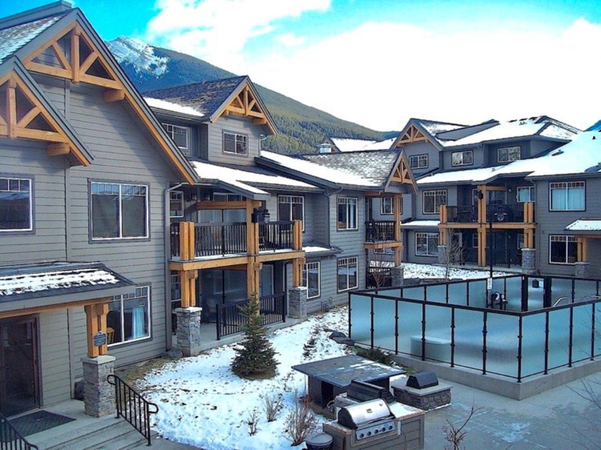Copperstone Resort - Mountain View 2 Bedroom Condo 캔모어 외부 사진