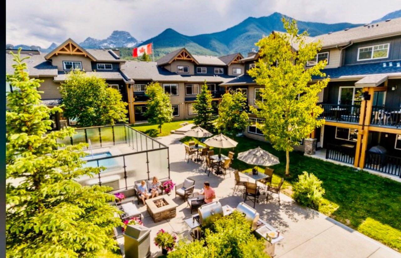 Copperstone Resort - Mountain View 2 Bedroom Condo 캔모어 외부 사진