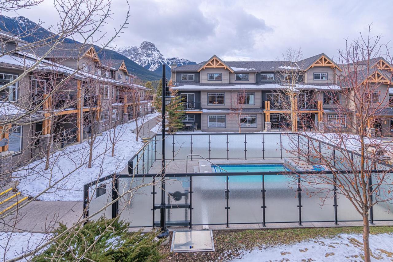 Copperstone Resort - Mountain View 2 Bedroom Condo 캔모어 외부 사진