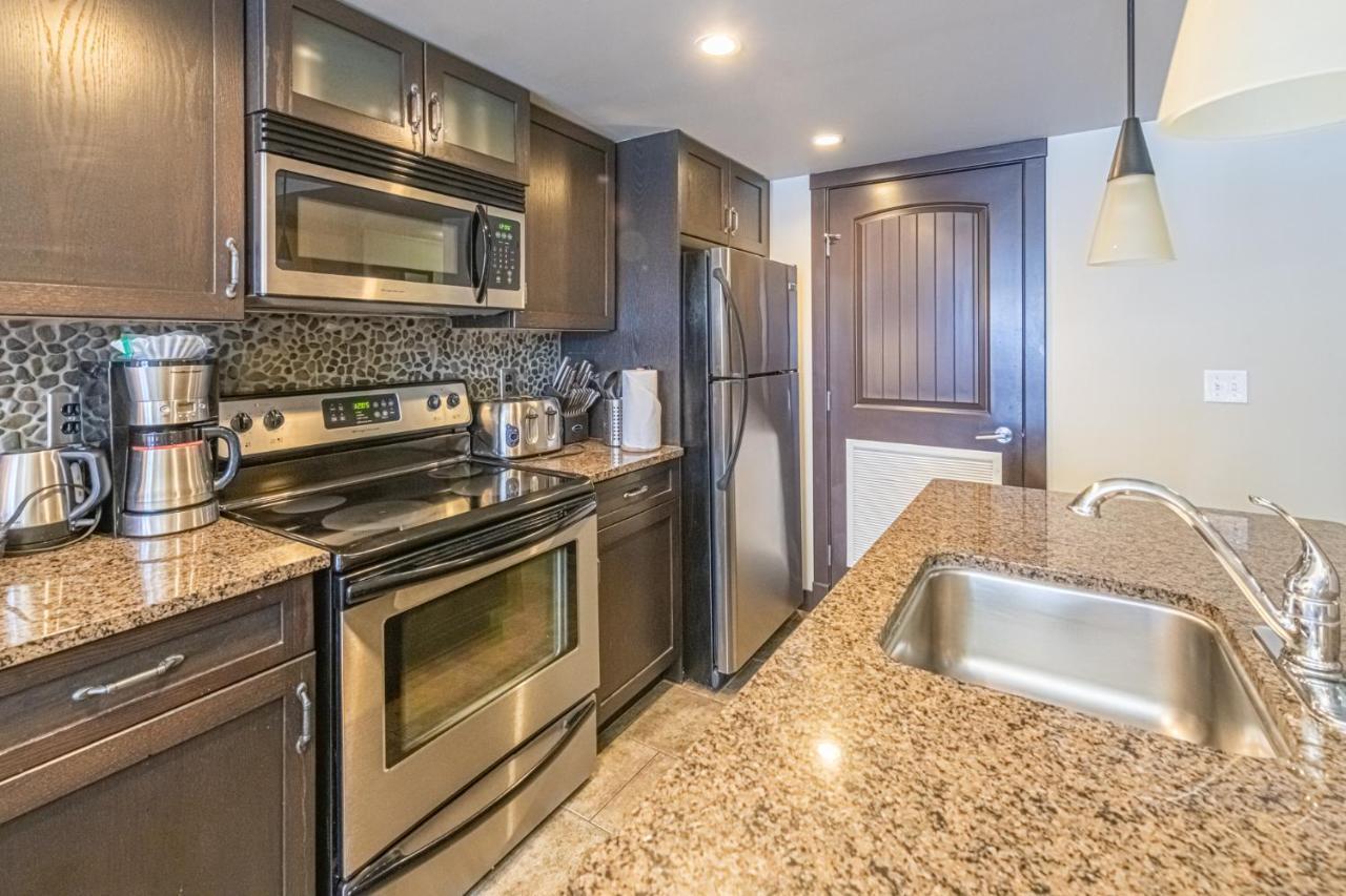 Copperstone Resort - Mountain View 2 Bedroom Condo 캔모어 외부 사진