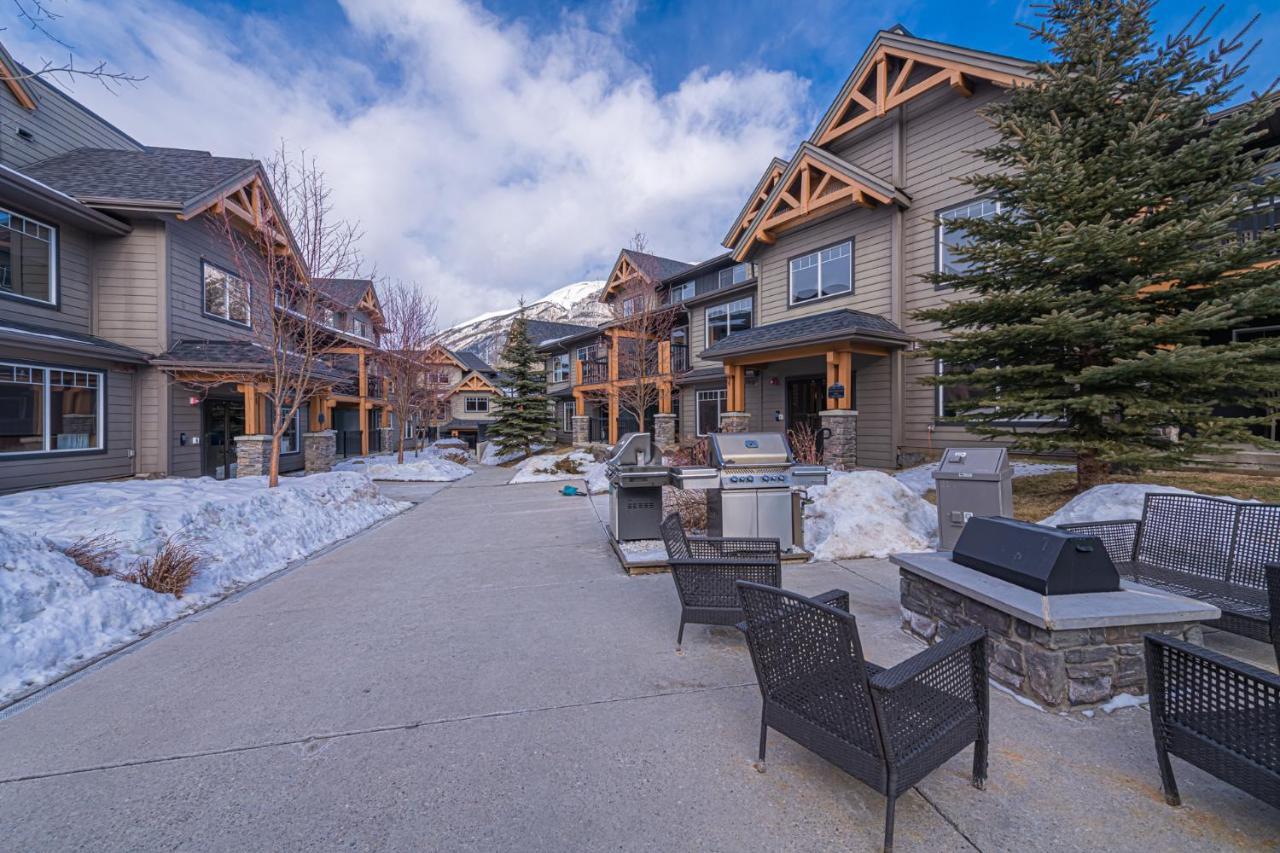 Copperstone Resort - Mountain View 2 Bedroom Condo 캔모어 외부 사진